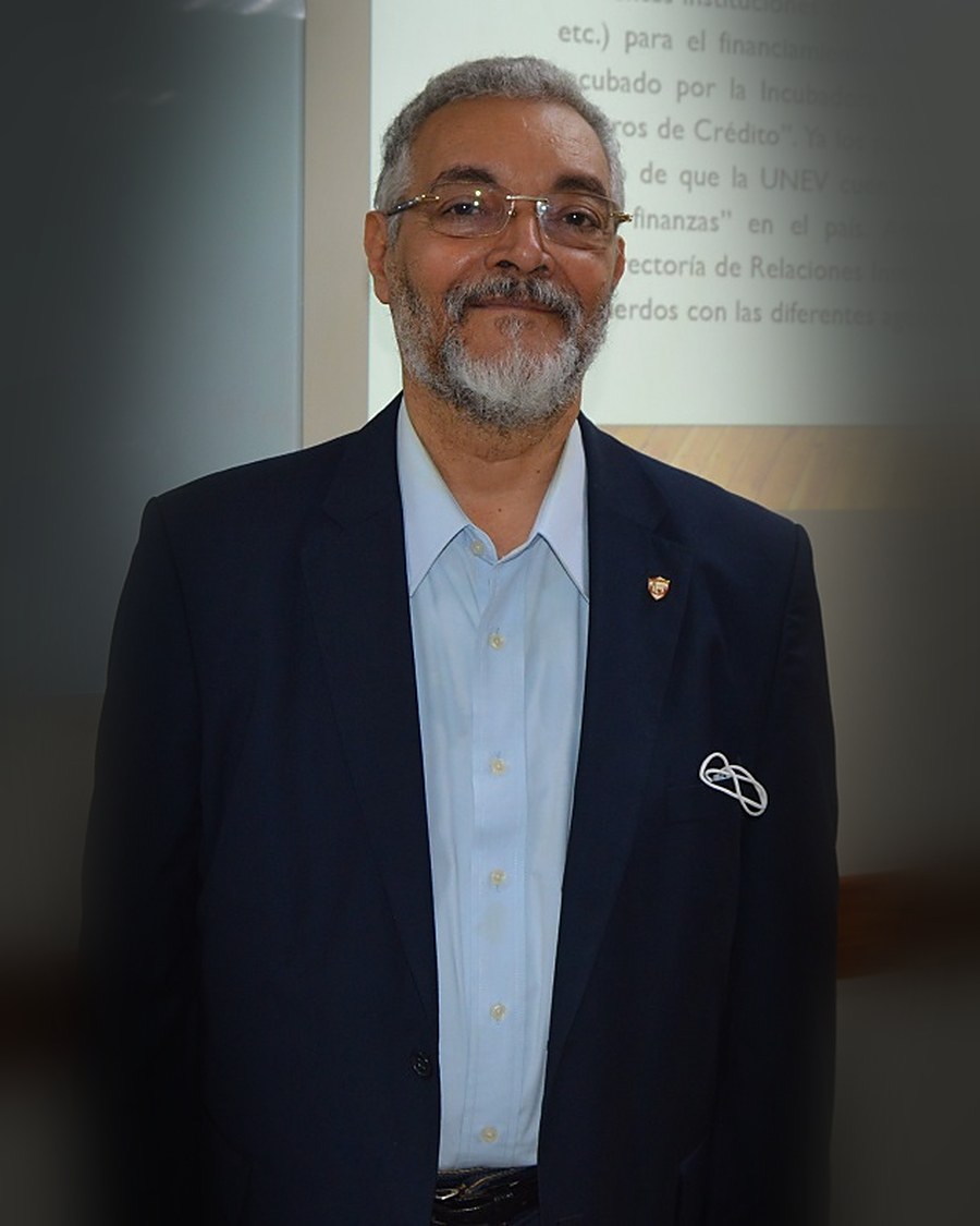 Dr. Di&oacute;genes Aybar, founder and lead researcher at Aybar Ecotechnologies